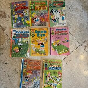 Vintage 8 comic books ”Richie Rich” from the 1970s